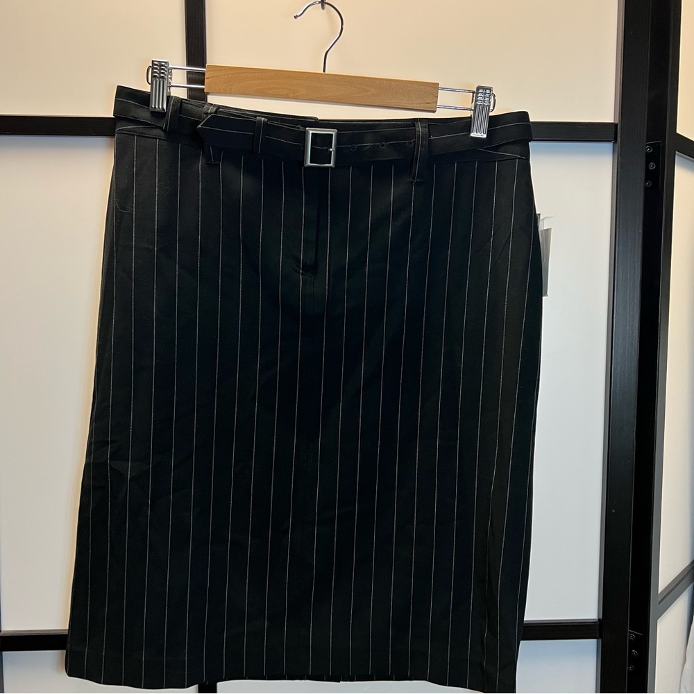 Black and white stripes A line skirt with belt.